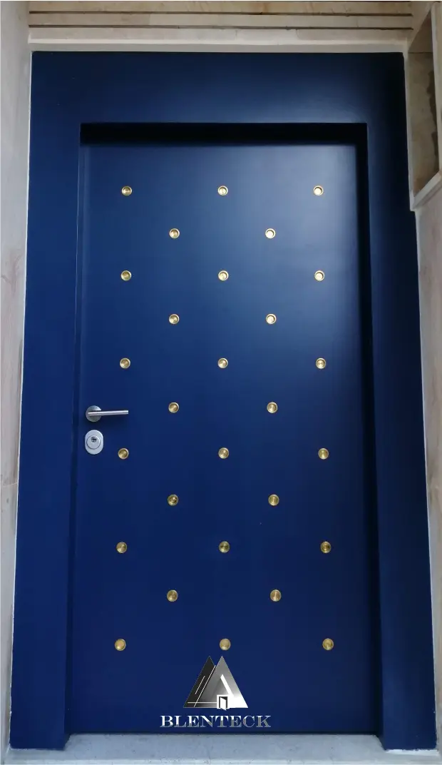 puertas de seguridad de entrada principal color azul instalada en bogota